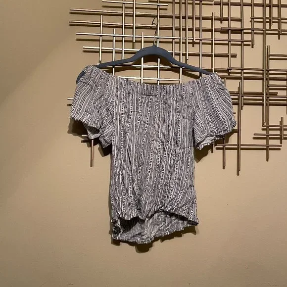 Forever 21 Off Shoulder Blouse - Picture 2 of 5